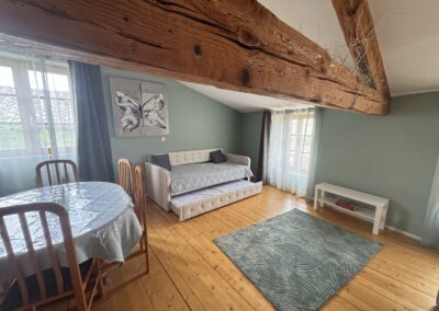 Gite de charme 12 personnes ou chambres dans le beaujolais.