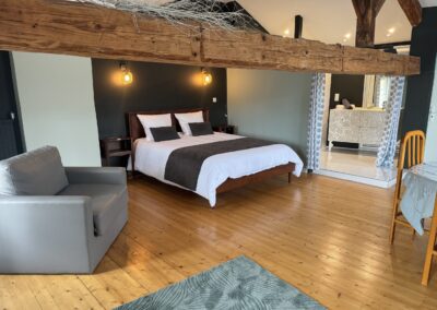 Gite de charme 12 personnes ou chambres dans le beaujolais.