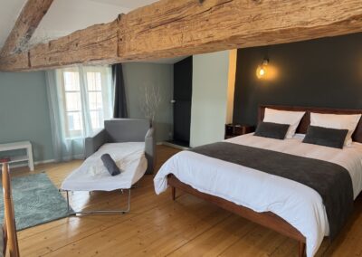 Gite de charme 12 personnes ou chambres dans le beaujolais.